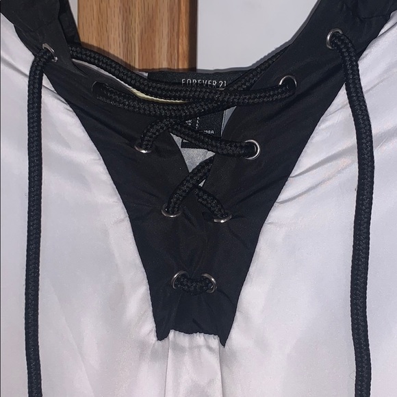 Women’s Wind Breaker - Picture 4 of 4